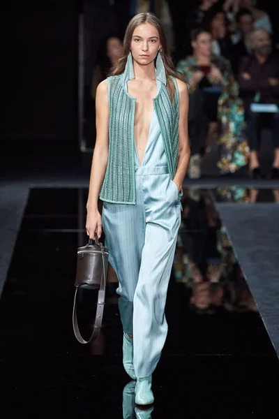 Look 30
